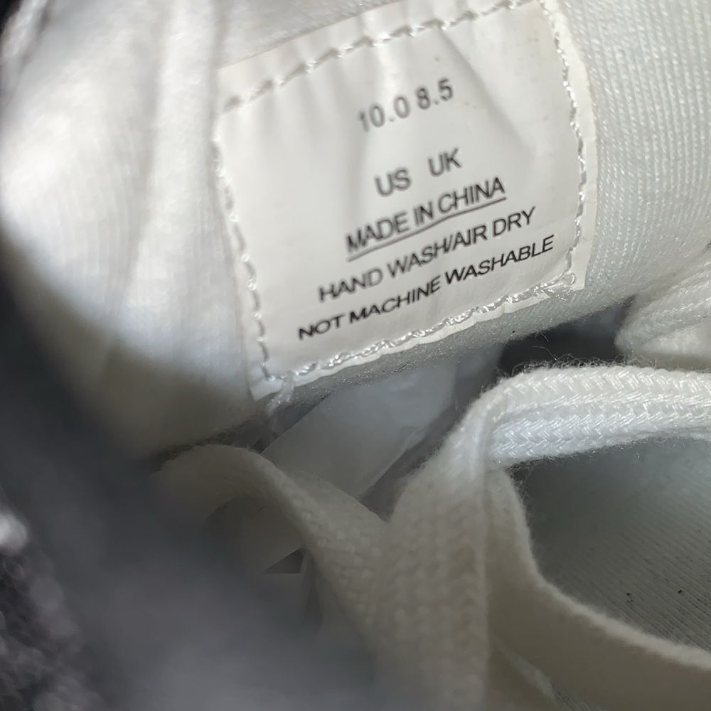 I Love Lucy Sneakers from Bradford Exchange - Women’s Size 10 - Picture 4 of 9